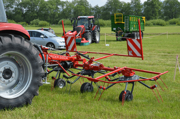 Fenaison - Faneuses - Faneuse SPIDER 4 à 8 rotors gamme ROBUST Cat.II
