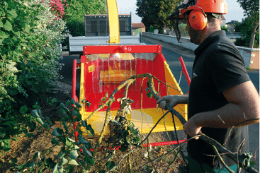 Matériel forestier - Broyeurs de végétaux - Broyeur de branches thermique VEGETOR sur châssis routier