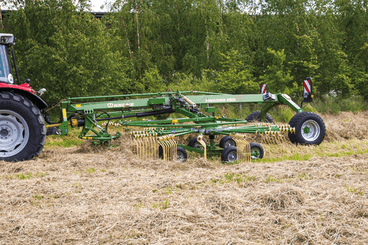 Fenaison - Andaineurs rotatifs - Andaineur double rotor SWADRO centraux et latéraux