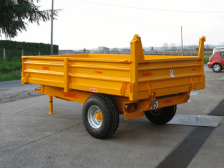 Transport - Bennes à vendange - Remorque basculante à ridelles RB