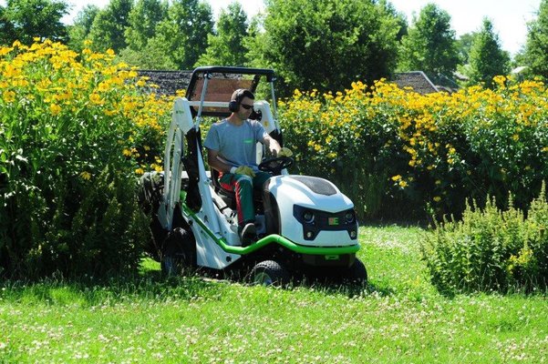 Herbes et entretien - Tondeuse autoportée essence - Tondeuse autoportée à éjection arrière BUFFALO HVHP