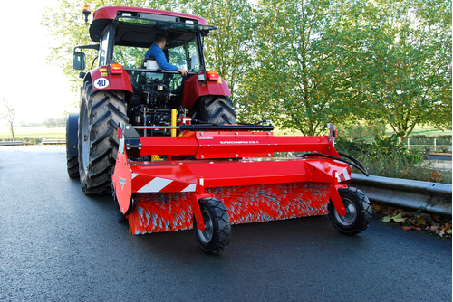 Balayeuse agricole adaptable sur tous tracteurs