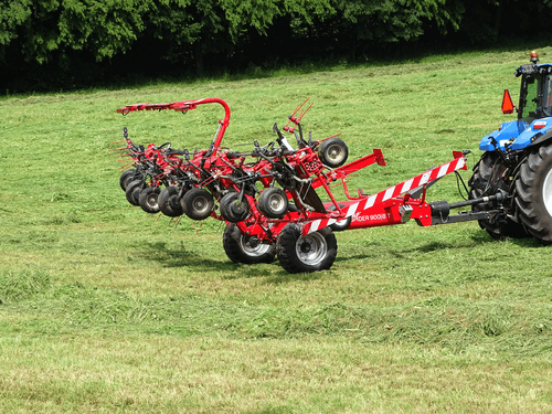 Fenaison - Faneuses - Faneuse SPIDER semi-portée 8,10 ou 14 rotors cat III