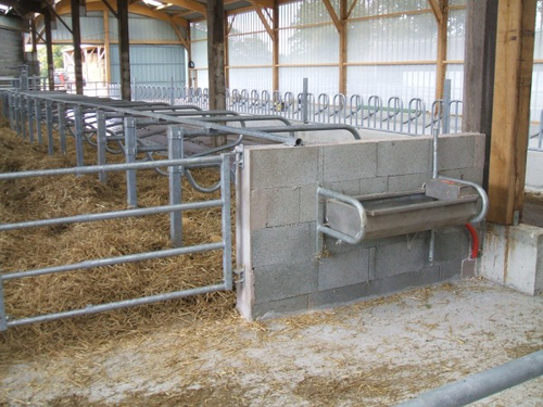 Matériel d'élevage - Tonne à eau - Abreuvoir acier galva ou inox.