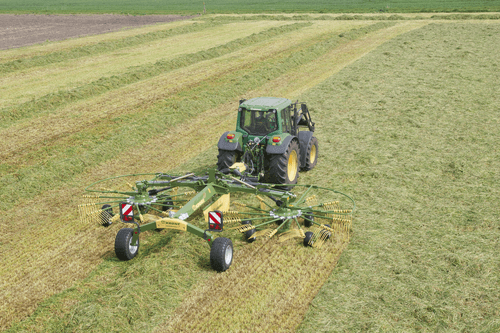 Fenaison - Andaineurs rotatifs - Andaineur double rotor SWADRO centraux et latéraux